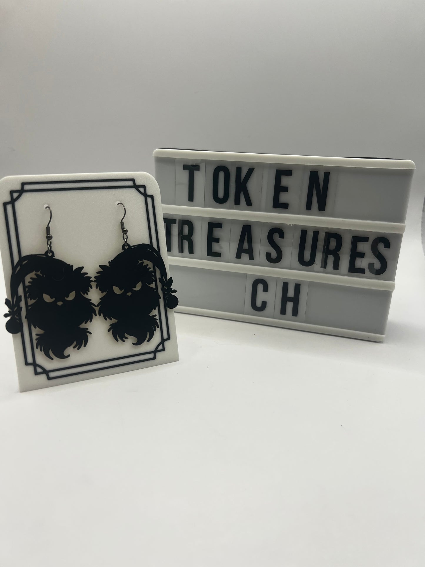 Costume Jewellery - Grumpy Grinch Earrings