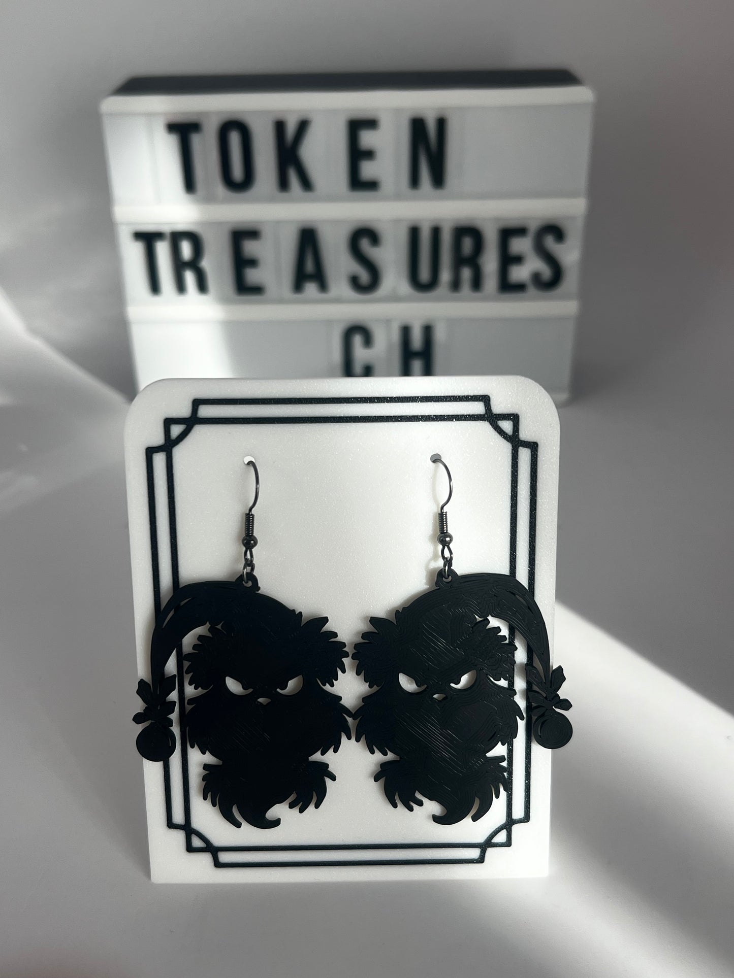 Costume Jewellery - Grumpy Grinch Earrings