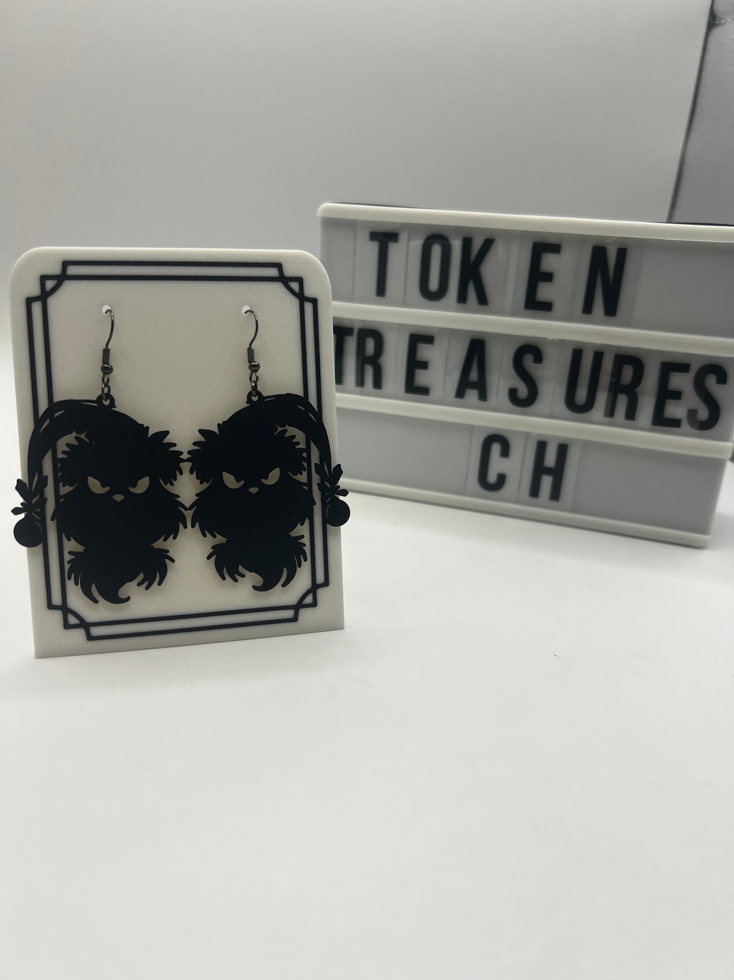 Costume Jewellery - Grumpy Grinch Earrings